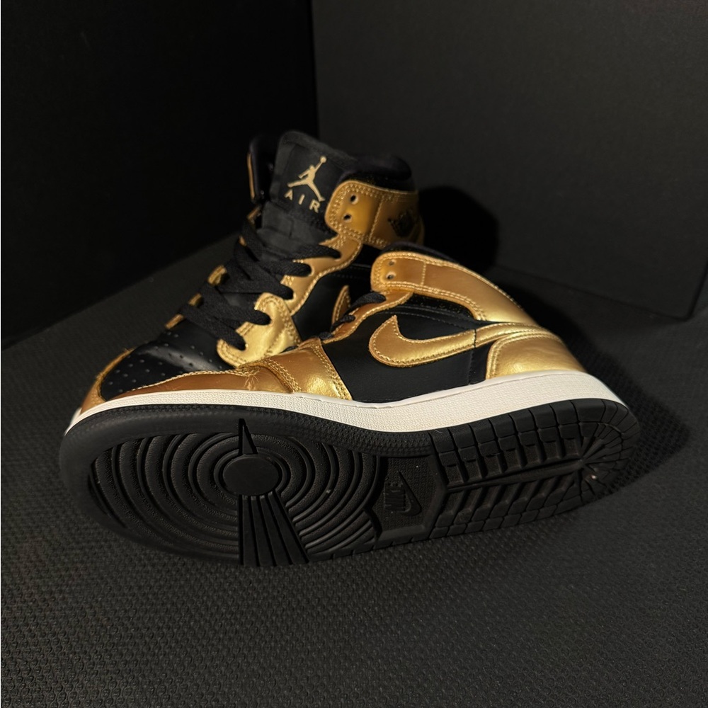 Nike Air Jordan 1 Mid SE Metallic Gold Black Kids Sneakers - Picture 5 of 7